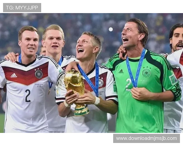 德国国家队在世界杯的经典瞬间图片集，展现球队荣耀与风采